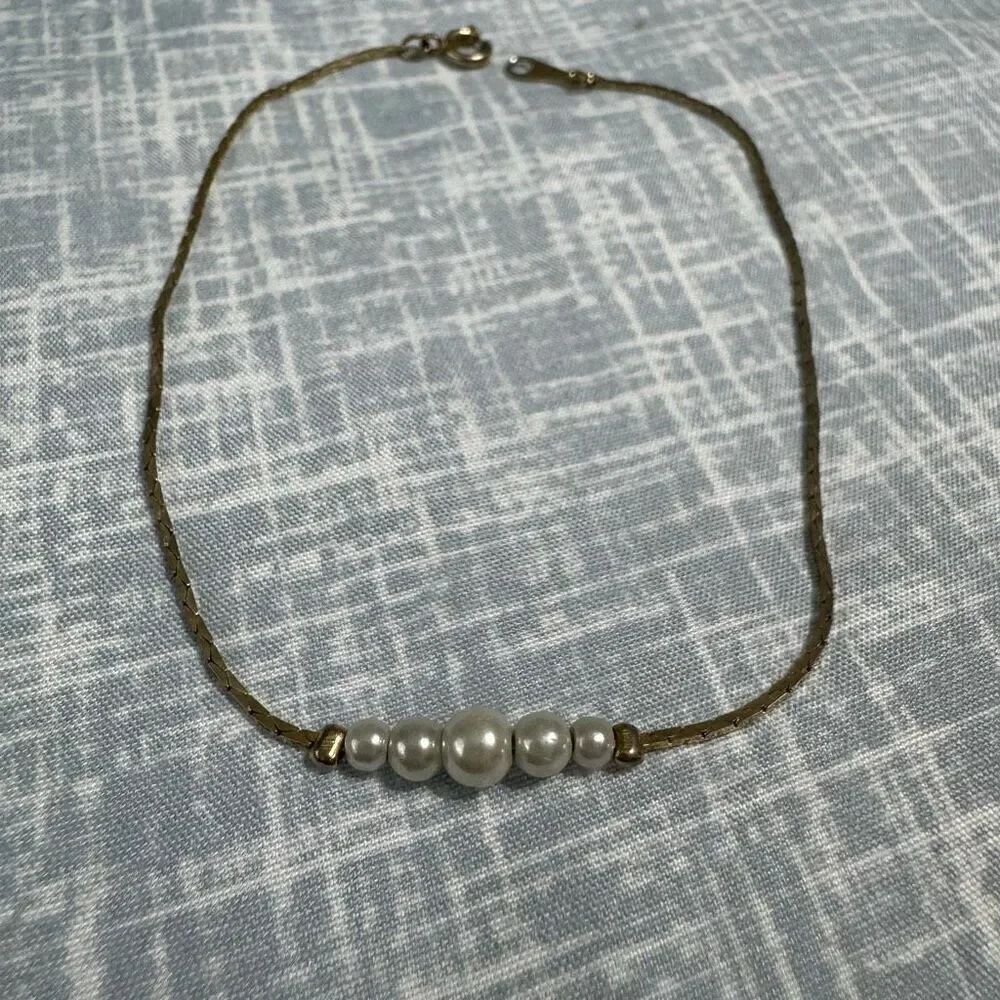 Vintage 80s Gold Tone Chain Faux Pearl Bracelet 9”